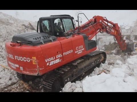 Farindola (PE) - Rigopiano, rimozione di neve e macerie (24.01.17)
