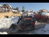 Amatrice (RI) - Terremoto, sgombero macerie in Viale Grifoni (25.01.17)