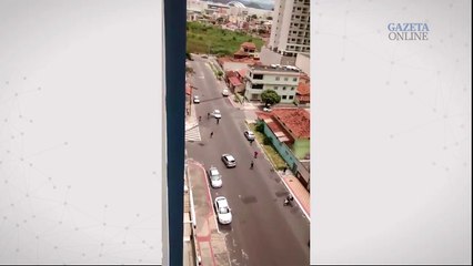 Скачать видео: Arrastão em Itapoã revolta moradores