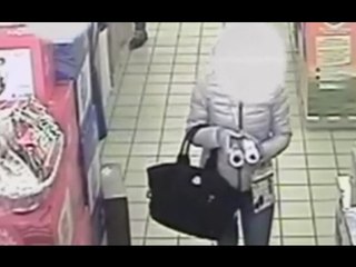 Padula  (SA) - Borseggiatrici rubano portafogli ad una donna (06.02.17)