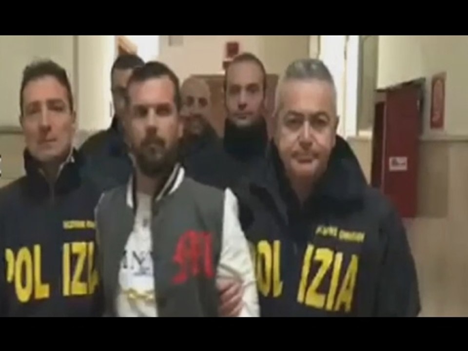 Napoli - Bimba ferita in sparatoria, arrestato Sarnelli: era il quinto ricercato (03.02.17)