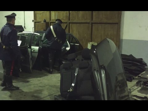 Pomezia (RM) - Scoperto centro di smontaggio auto rubate, 2 arresti (03.02.17)