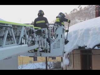 Farindola (PE) - Sgombero neve in frazione Colletrotta (30.01.17)
