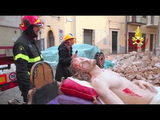 Norcia (PG) - Terremoto, recuperata statua del Cristo (03.02.17)