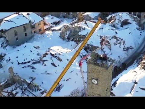 Amatrice (RI) - Terremoto, recupero campana da torre civica (31.01.17)