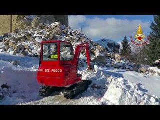 Amatrice (RI) - Fuga di gas in zona rossa, rimosso materiale crollato (22.01.17)