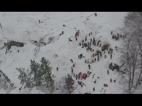 Farindola (PE) - Hotel Rigopiano, le immagini aeree dei soccorsi (20.01.17)