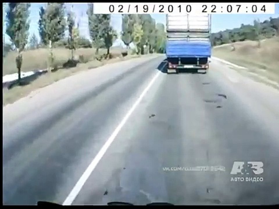 Охуеть. Мотоциклист на встречку с фурой (ЖЕСТЬ) ДТП