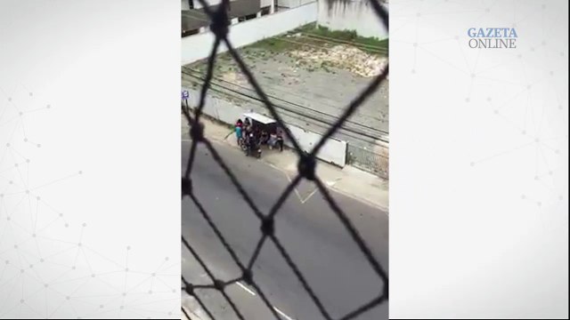 Homens assaltam ponto de ônibus próximo a Ponto 1 na Praia da Costa