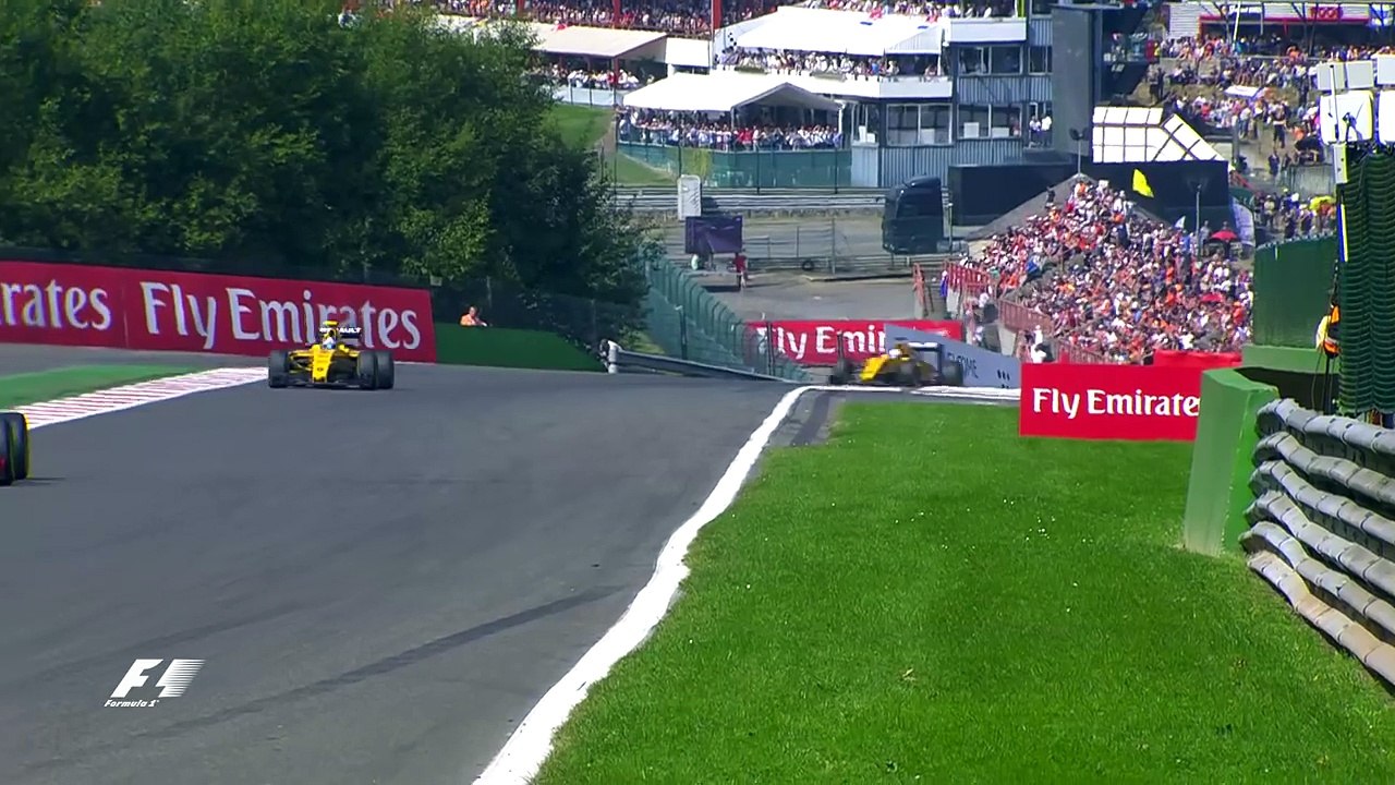 Le crash de Kevin Magnussen au volant de sa Renault au Gp de Belgique sur le circuit de Spa.
