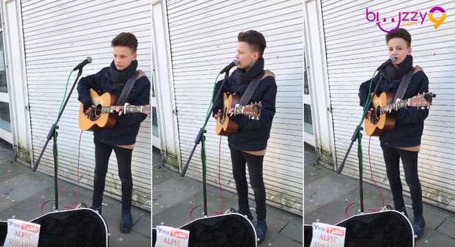 Un jeune garçon chante “Hallelujah”...sa voix va vous donner des frissons.