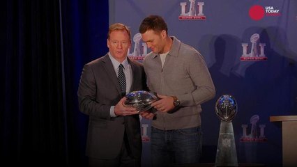 Goodell and Brady have awkward trophy presentation