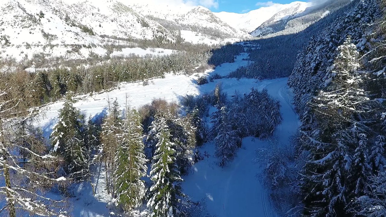Le Champsaur  en bleu et blanc by drone