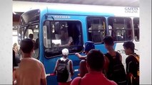 Jovens roubam ônibus Transcol em terminal