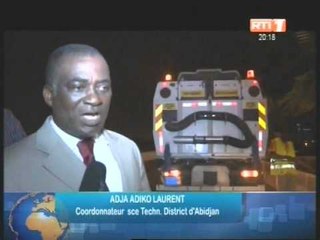 Opéraétion de nettoyage, de lavage du bitume dans le district d'Abidjan