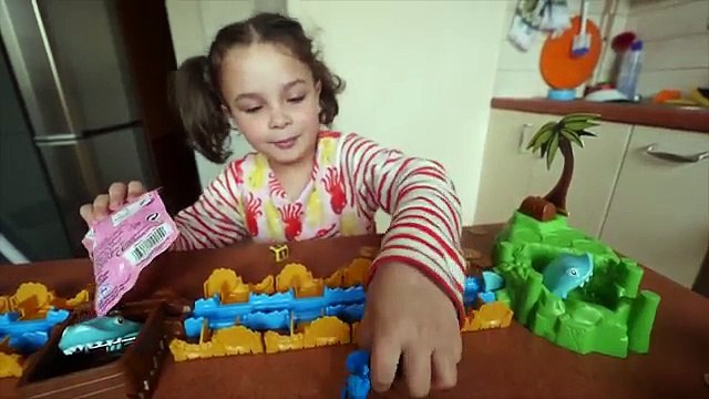 Shark Mania Race Game for Kids with Kinder Surprise, Pirates and Paw Patrol