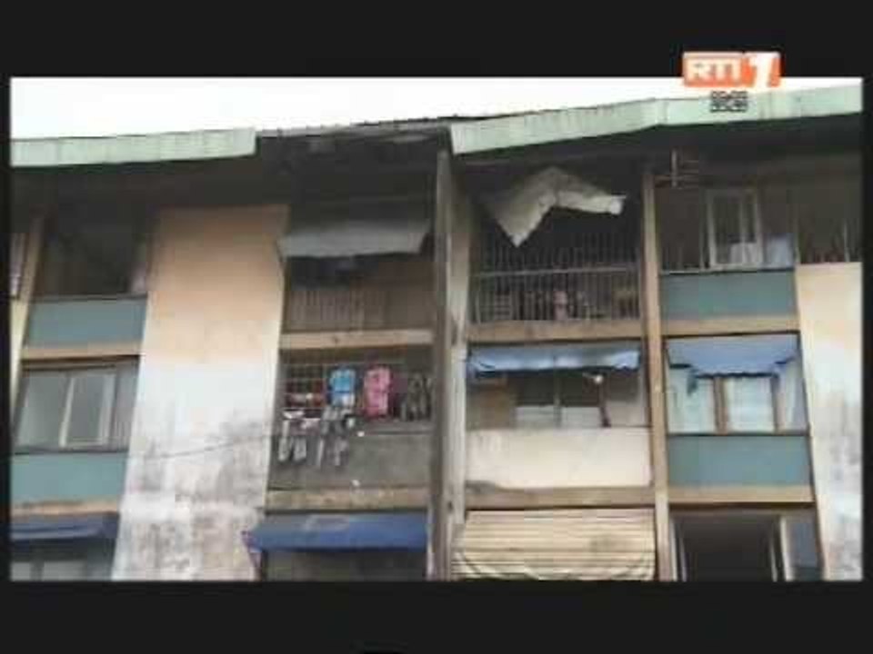 Reportage: Gros plan sur les bâtiments délabrés du district d'Abidjan