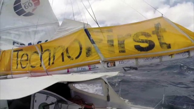 D93 : Quick repairs for Sébastien Destremau / Vendée Globe
