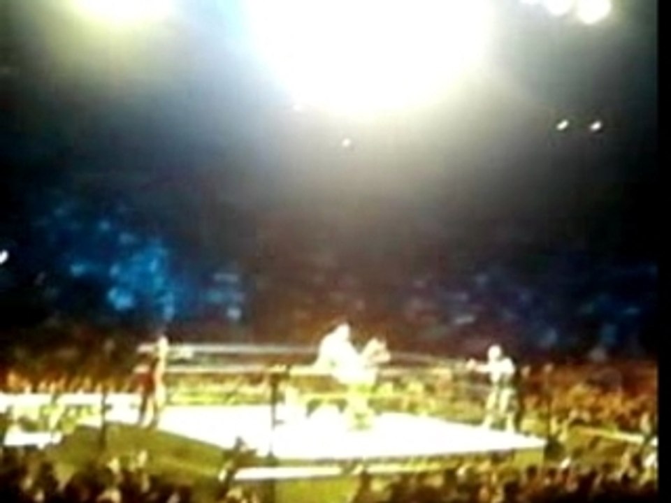 Batista & Rey Mysterio vs Great Khali & Finlay (Paris Bercy)