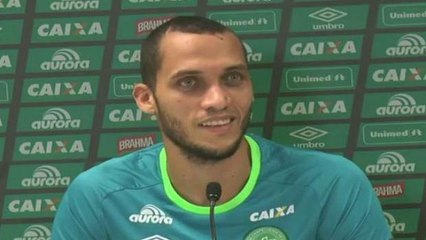 Sobrevivente de tragédia na Colômbia, zagueiro Neto volta a correr