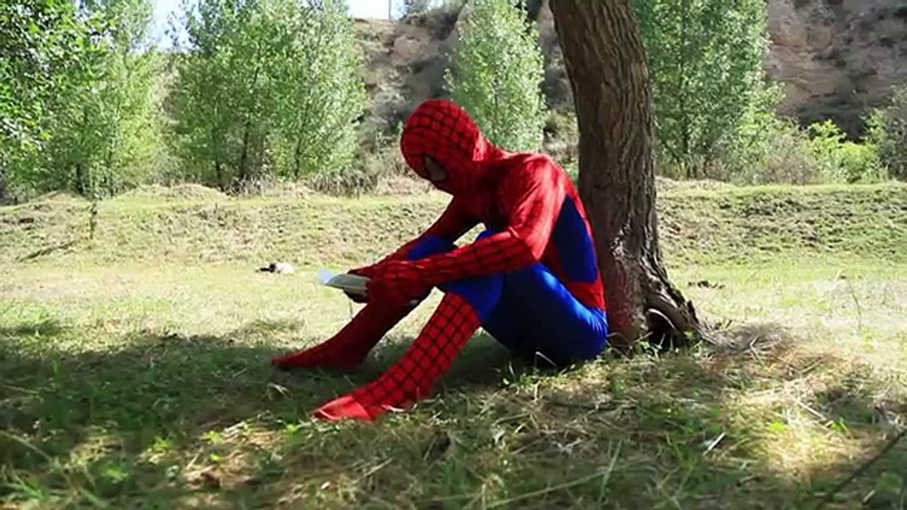 Spiderman and Spider boy vs Lizard - Fight - Real life superhero movie