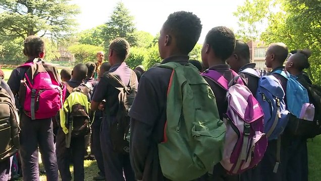 Afsud: une école pour les petits réfugiés victimes de xénophobie
