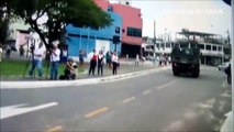 População desarmada, e acuada por bandidos comemora a chegada do Exército Brasileiro nas ruas do Espirito Santo