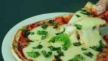 (목소리 설명) 노오븐 마르게리타 피자 만들기  - No oven Margherita Pizza Recipe  - ノーオーブンピザ  - 沒有烤箱比薩 -Cookingtree쿠킹트리-QjytoT4dKss