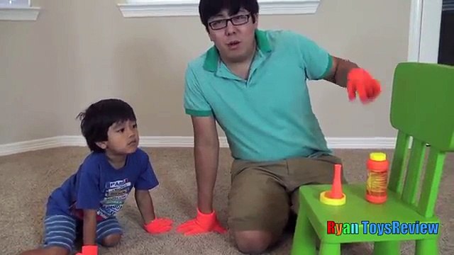 JUGGLE BUBBLES Magic No Pop Bubbles Family Fun Kids SEEN ON TV Toys Ryan ToysReview