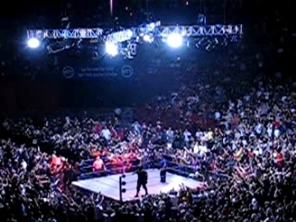 WWE Smackdown in Paris - entrée Kane