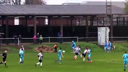 Video herunterladen: Non-league footballer scores wonder goal