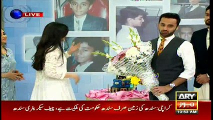 VIDEO: Waseem Badami Cutting his birthday cake
