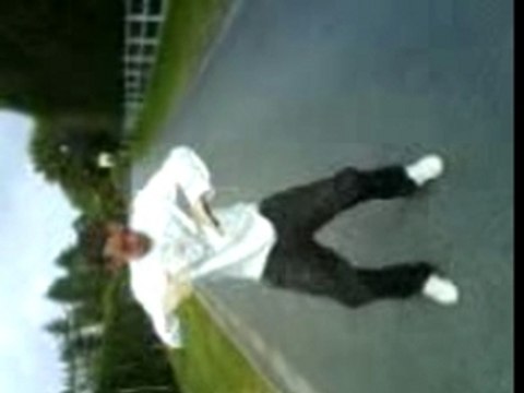 mOmO en mOde tecktonik (mes débu)