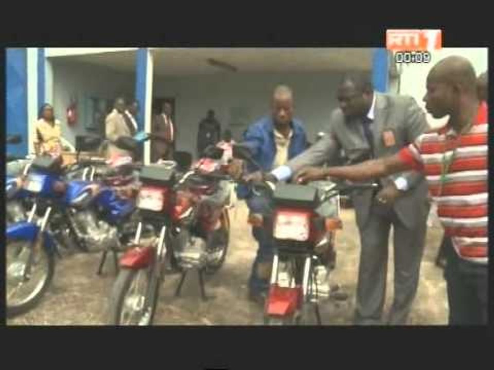 La direction générale de la RTI a fait un don de 6 mobylettes à son service diffusion