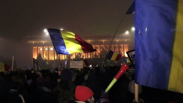 Roumanie: septième nuit de manifestations contre le pouvoir