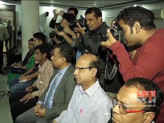 বাংলাদেশের মিডিয়া সেলফ সেন্সরশিপ করছে: মাহমুদুর রহমান