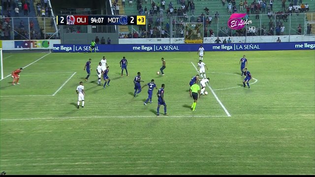 Adepto entra em campo e marca golo do empate nos descontos