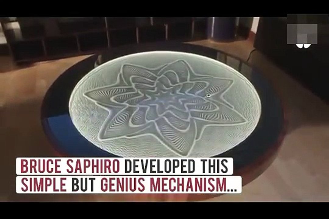 TAVOLO CHE CREA FORME GEOMETRICHE