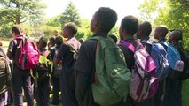 Escola sul-africana dá aulas gratuitas a pequenos imigrantes