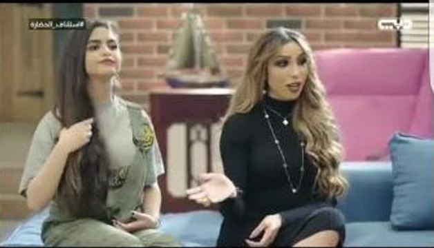 قصف عنيييف..دنيا باطمة تهين ضرتها بحضور حلا الترك على الهواء مباشرة بكلام قاسح و مهين..ردة فعل حلا الترك صدمت الجميع !!