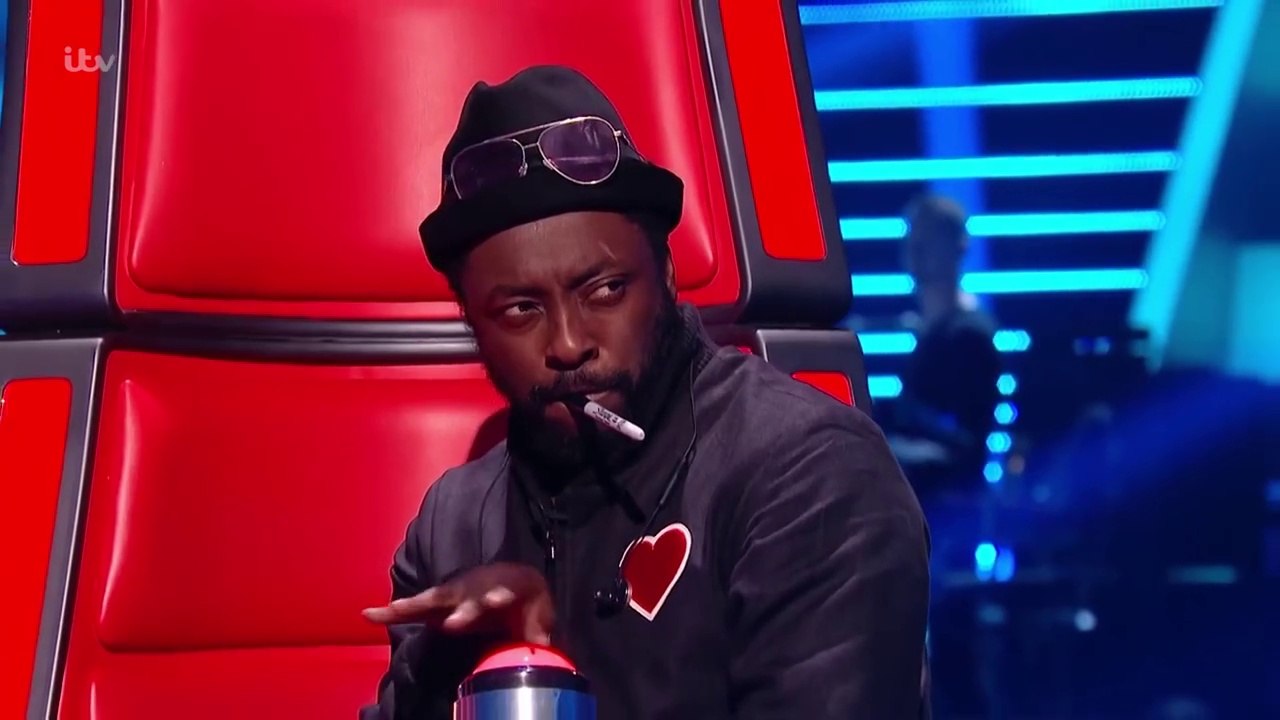 The Voice - Will.i.am buzz un candidat... involontairement! Ahaha