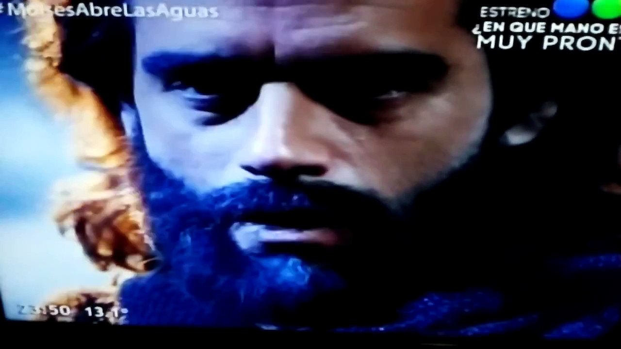 Moises y los 10 mandamientos- cuando se abre el rio para que pasen los ebreos