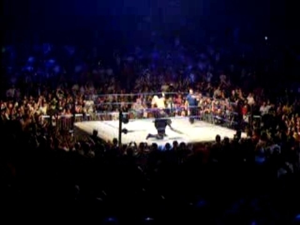 Smackdown tour Paris bercy 14 09 07 kane vs mark henry