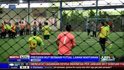 Gocek Bola, Jokowi Dijaga 3 Wartawan