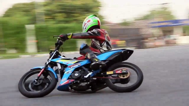 aksi sliding latihan di Maguwoharjo gozi 83 menggunakan suzuki satria FU fi 150