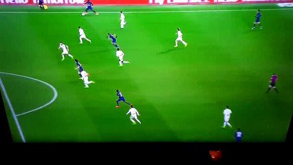 Lucas Moura délivre le Parc des Princes sur un but litigieux !