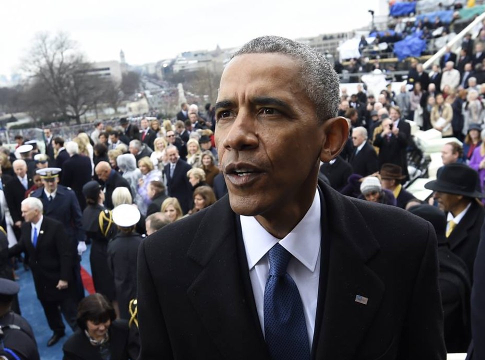 Barack Obama : L'ex-président des Etats-Unis s'amuse en faisant du Kite Surf avec Richard Branson