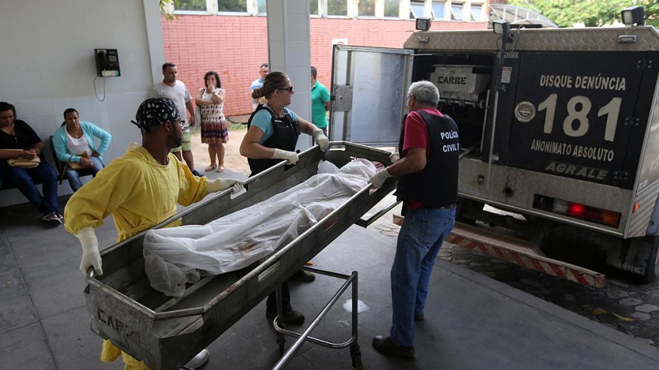 Βραζιλία: Στρατιώτες αναλαμβάνουν την αποκατάστ...