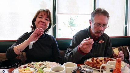 PACKING UP THE APARTMENT!! WE'RE MOVING!!-HksvqAvD2xQ