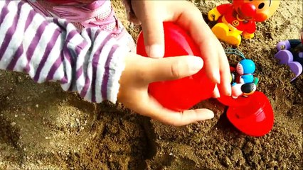 メルちゃん公園で砂遊び！宝探し❤アンパンマン一緒に宝探したよ！キッズ アニメ＆おもちゃ 子供向け動画 キッズトイ-4WuvG8OajYI
